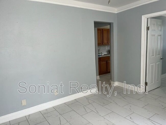 Building Photo - 2607 Columbus St