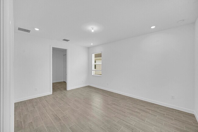 Building Photo - 3581 Angler Dr