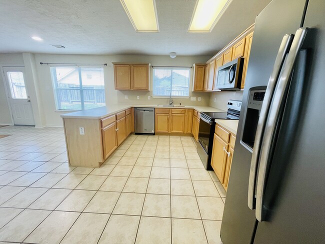 Kitchen including new stainless steel appliance and new kitchen sink and faucet. - 18911 Piney Bend Ct