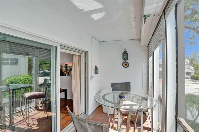 Building Photo - 1212 SE 2nd Ct