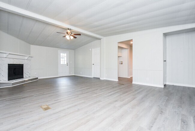 Building Photo - Cozy Roy Harris Loop mobile home