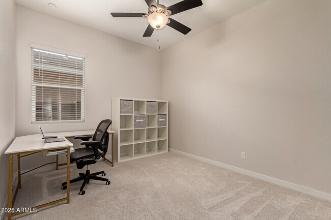 Building Photo - 941 W Treasure Trl
