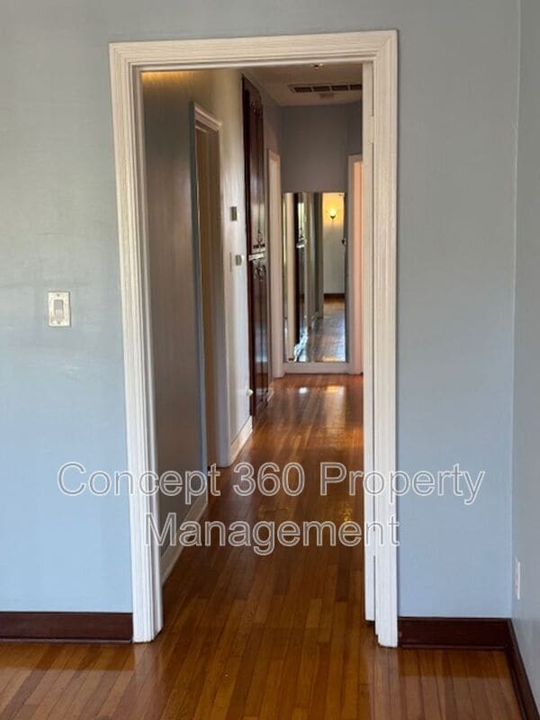 Building Photo - 2727 E De Soto St
