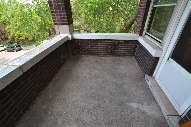 Building Photo - Fantastic three bedroom, one bath in the heart of Wrigleyville Available July 1, 2026