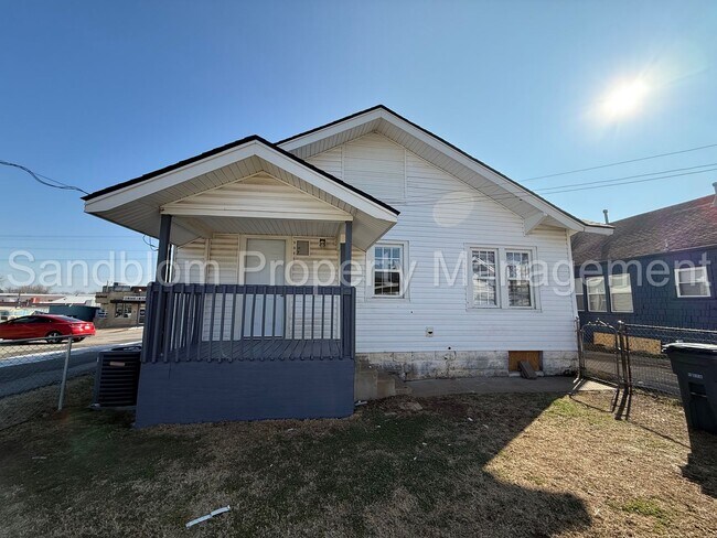 Building Photo - For Lease | Route 66 | Available Now!