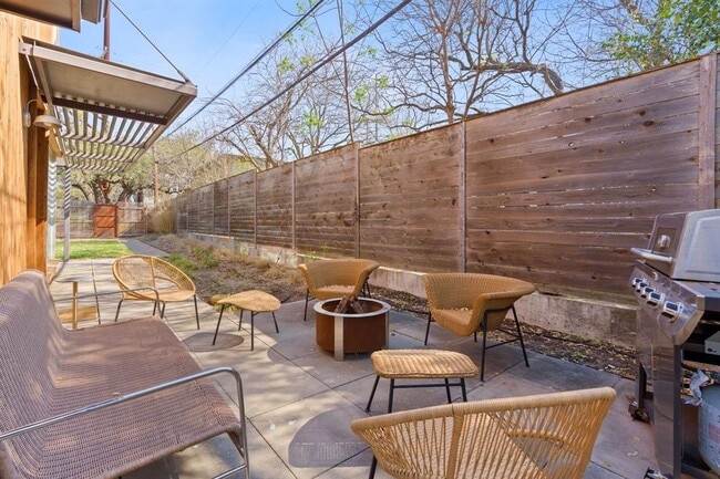 Building Photo - 2418 S 5th St