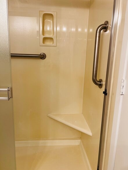 Shower seat - 810 Leisure World