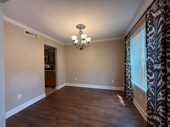 Building Photo - 405 S Village Cir