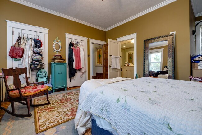 Building Photo - Historic Charm Meets Modern Comfort: Your Downtown Oasis Awaits!