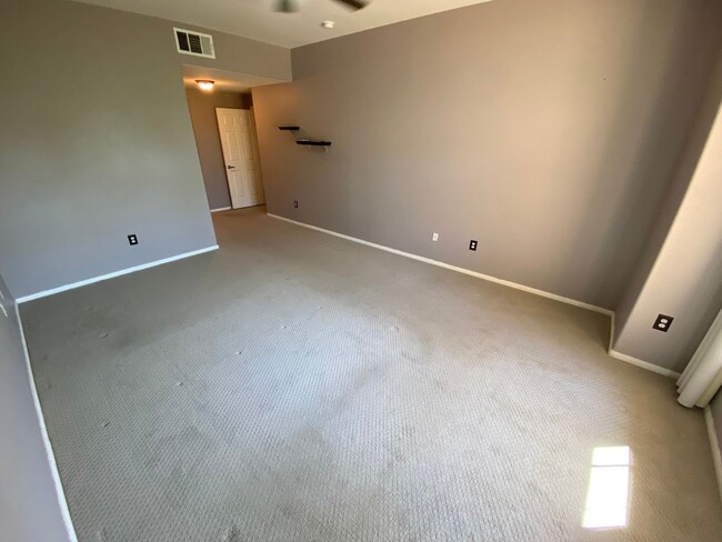 Building Photo - 11865 Tevare Ln
