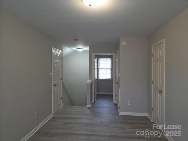 Building Photo - 235 Winding Canyon Dr
