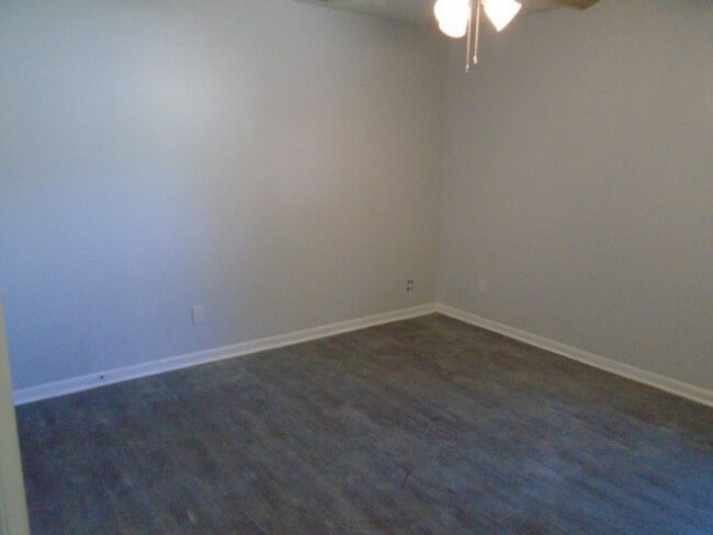Building Photo - Village Green subdivision