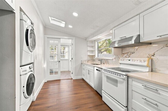 Building Photo - 524 3rd St N
