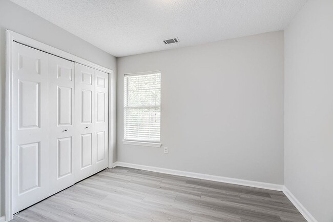 Building Photo - Spacious 3 Bedroom Home with Garage & Large Fenced Yard in Rincon