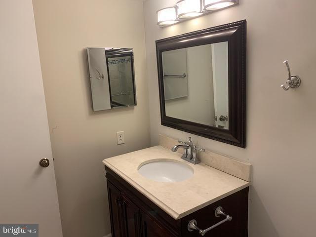 Building Photo - 5903 Mt Eagle Dr