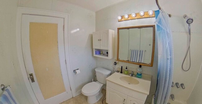 Building Photo - Hardwood Floors + Pet Friendly + Off-Stree...