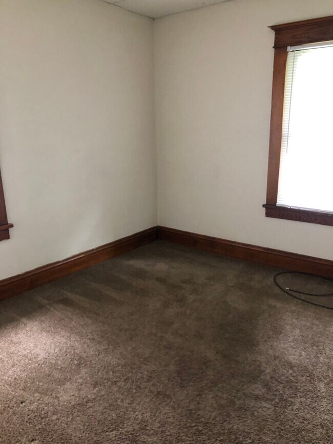 Building Photo - 1213 N Washington St