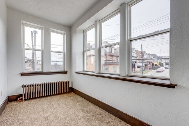 Building Photo - 466 Hays Ave