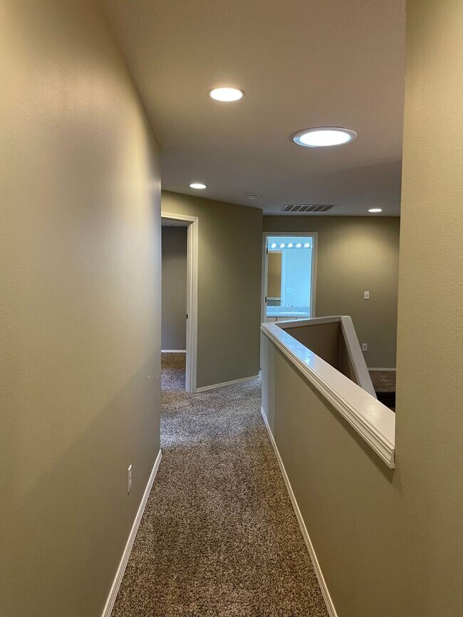 Building Photo - ? Beautifully Updated Home in a Peaceful, Highly Desirable Fisher’s Landing Community ?