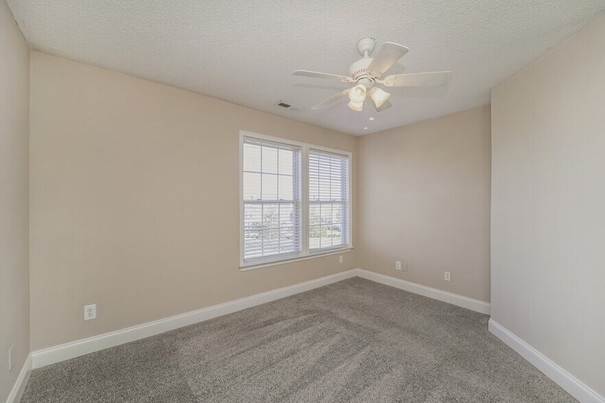 Building Photo - 712 Winborne Ave SW