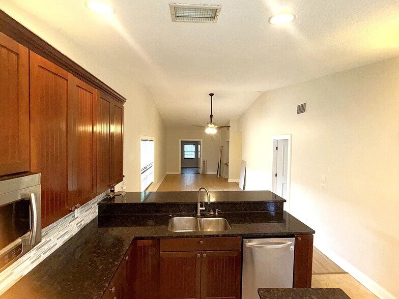 Building Photo - 3841 El Camino Ct