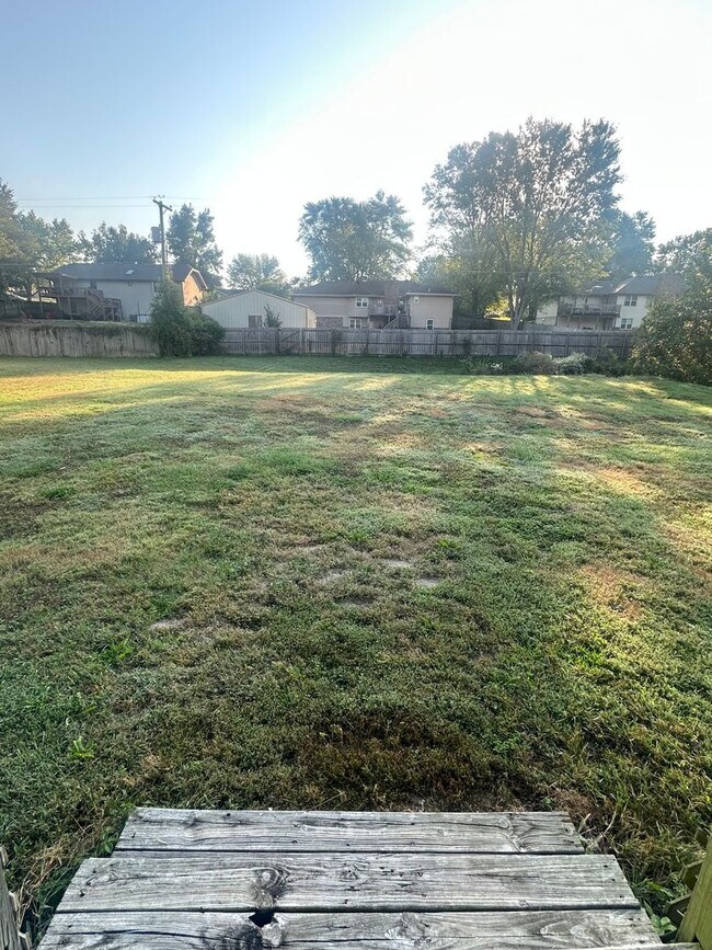 Building Photo - Welcome Home to Nixa Living!
