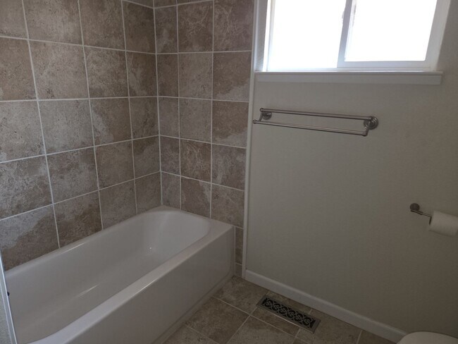 Building Photo - Unfurnished three bedroom house in Al Tahoe