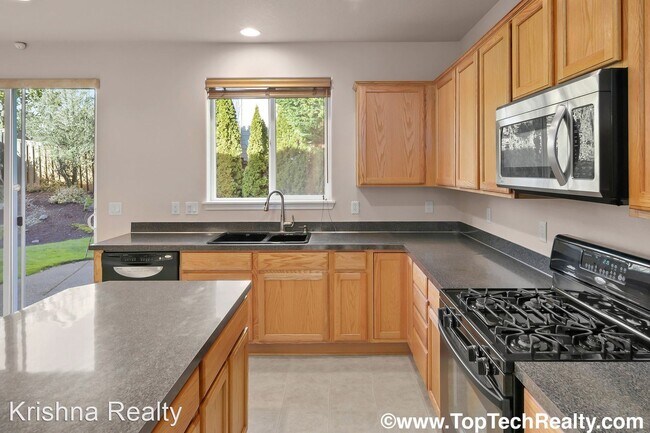 Building Photo - 4 br, 2.5 bath House - 15955 SW Towhee Ln