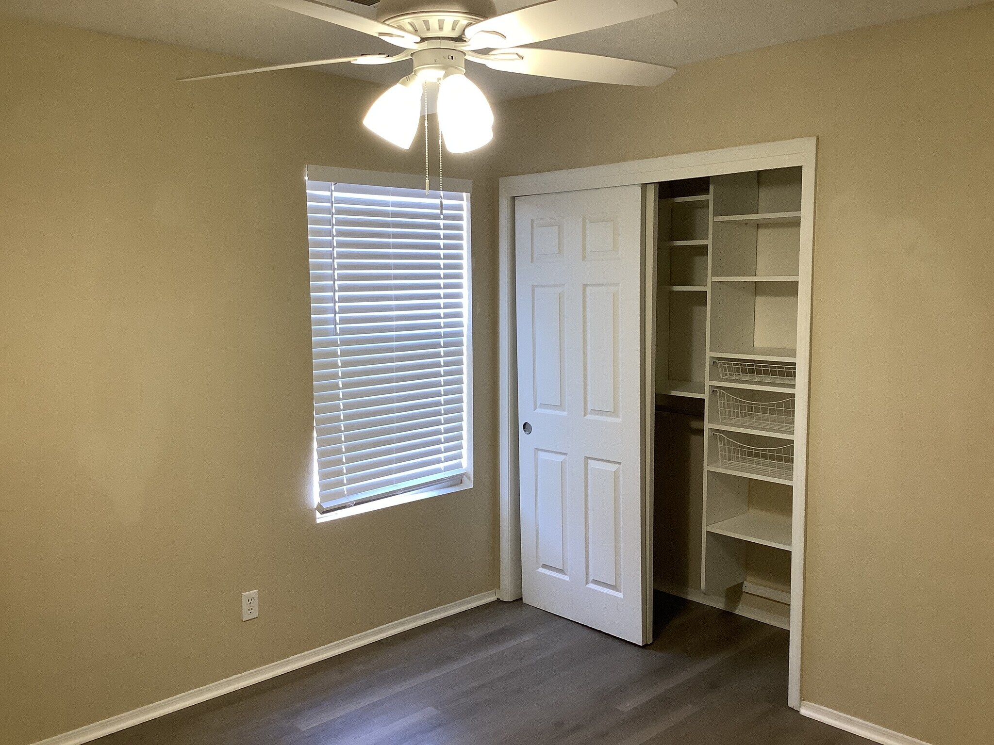 Building Photo - 6676 Augusta Hills Dr NE