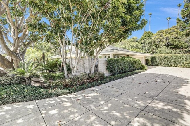 Building Photo - 1070 Granville Dr