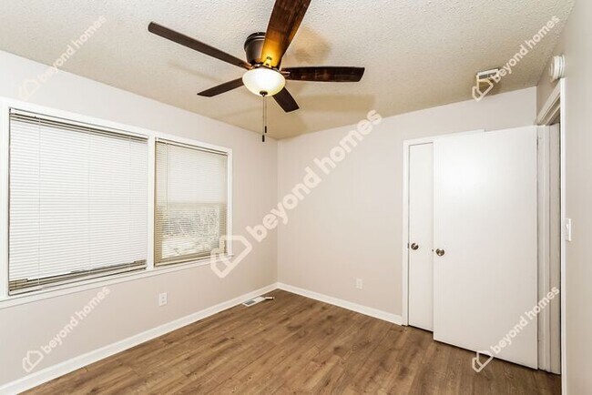 Building Photo - Beautifully Modernized 3 BR and 2 BA in on...