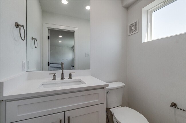 Building Photo - 4701 San Jacinto St