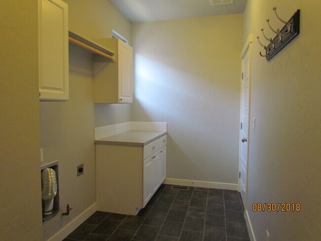 Building Photo - Beautiful 3 bed 2 bath in the popular Paramount community