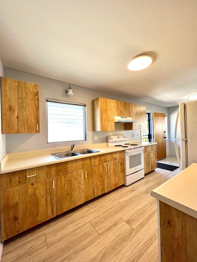 Building Photo - Beautifully Remodeled Single Family Home in Maili