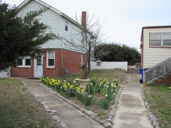 Building Photo - 3521 Bayside Ave