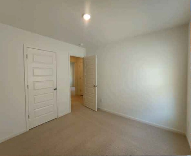 Building Photo - 2028 Eaton Pl