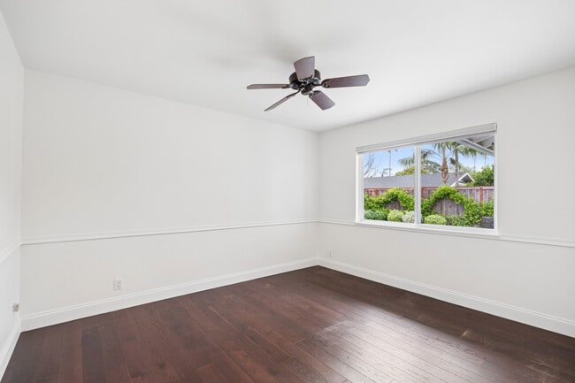 Building Photo - 1915 Windward Ln