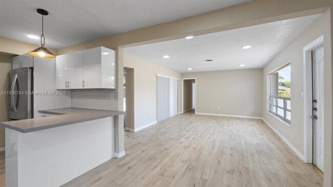 Building Photo - 7211 Shalimar St
