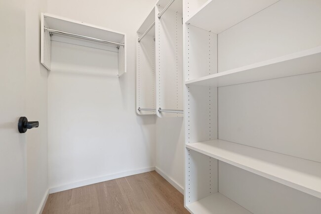 Building Photo - 1st Floor modern condo in downtown Durham!