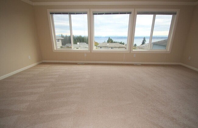 Building Photo - UPDATED CHAFFEY 4 BEDROOOM KINGSTON HOME F...