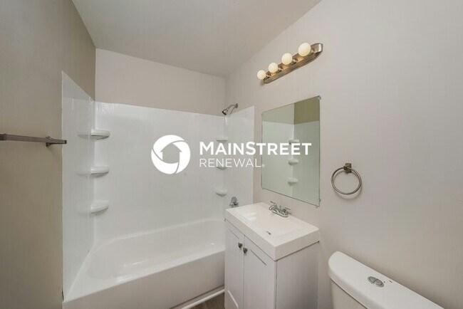Building Photo - 3 Bedroom Pet-Friendly Home in Birmingham, AL with Main Street Renewal