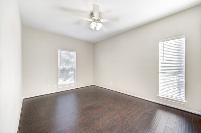 Building Photo - 726 Bering Dr