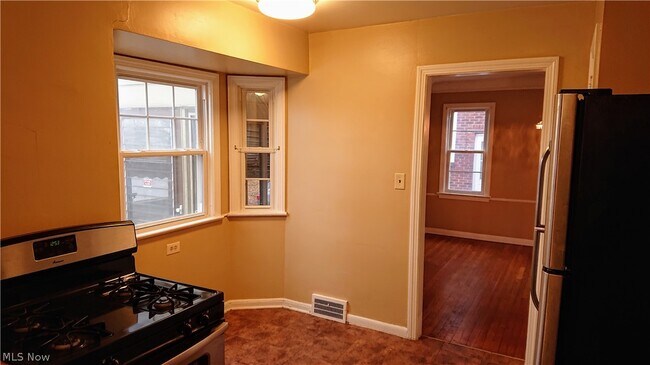 Building Photo - 1158 Castleton Rd