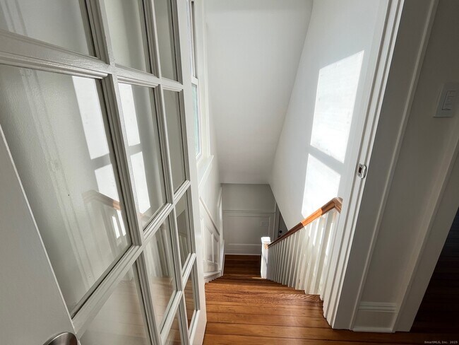 Building Photo - 35 Lindbergh St