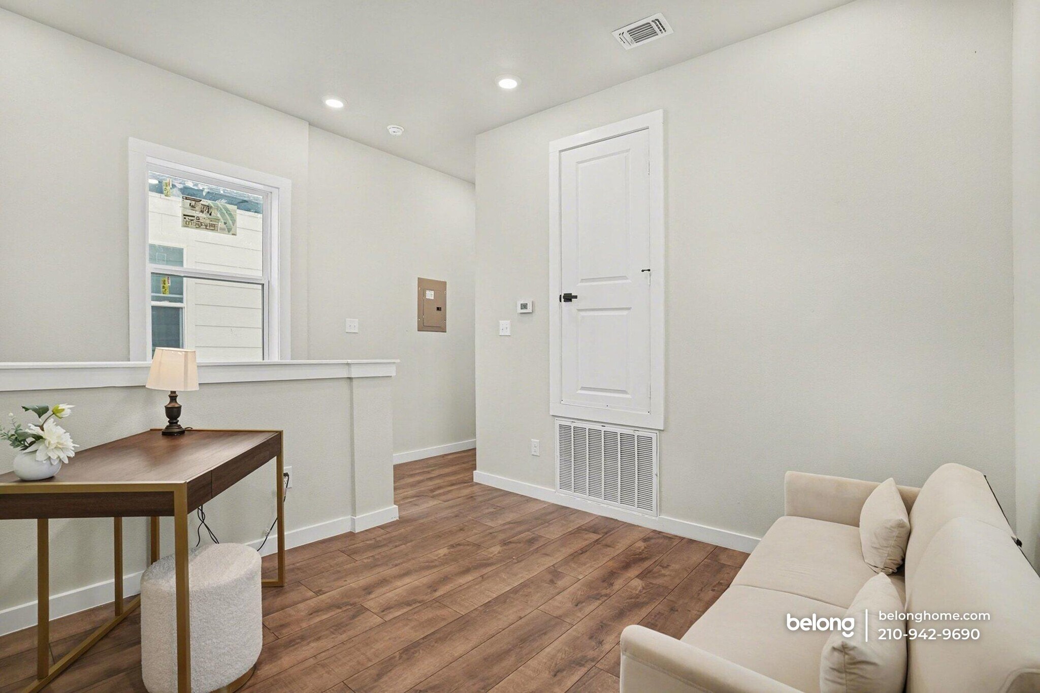 Building Photo - 1725 E Crockett St