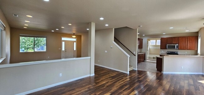 Building Photo - Spacious Port Orchard Home