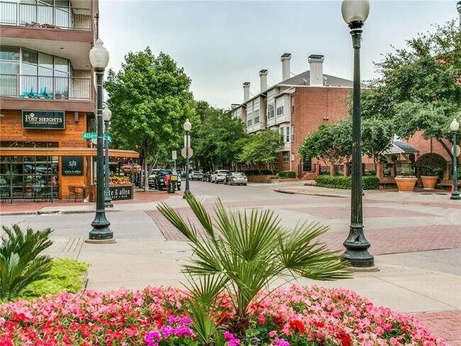 Building Photo - 2331 Worthington St