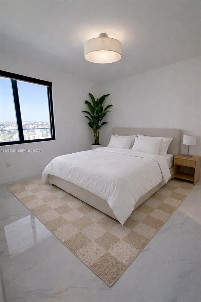 Building Photo - 700 NE 24th St