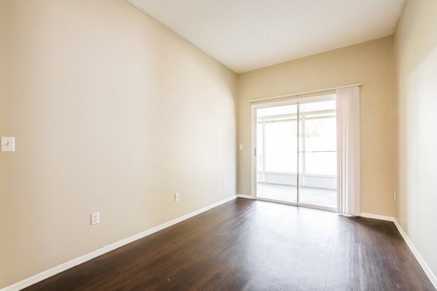 Building Photo - 83 Knights Hollow Dr