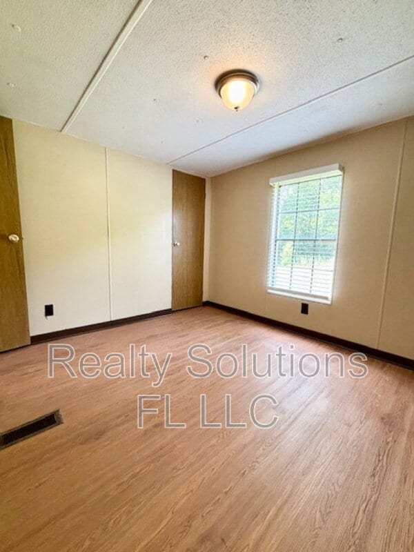 Building Photo - 15518 Lake Apopka Rd